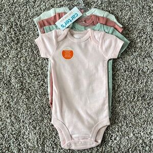 Pack of 4 Newborn short sleeve onesies